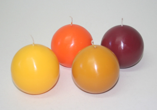 Posten 622: 1-B-Ware, 4 x Kugelkerzen 7 cm Ø, MIX