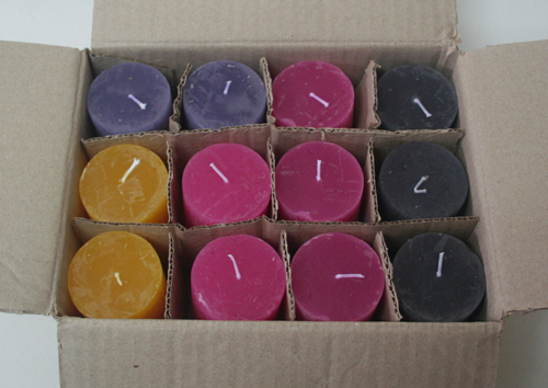Posten 699: 1-B-Ware, 12 x Rustik-Kerzen 8 x 5 cm Ø, maisgelb-lila-pink-fuchsia-anthrazit
