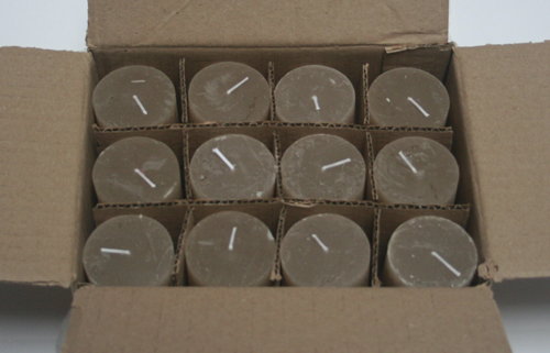 Posten 734: 1-B-Ware, 12 x Rustik-Kerzen 8 x 5 cm Ø, sand