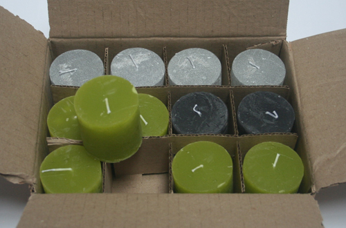 Posten 736: 1-B-Ware, 12 x Rustik-Kerzen 5 x 5 cm Ø, pistazie-silber-anthrazit