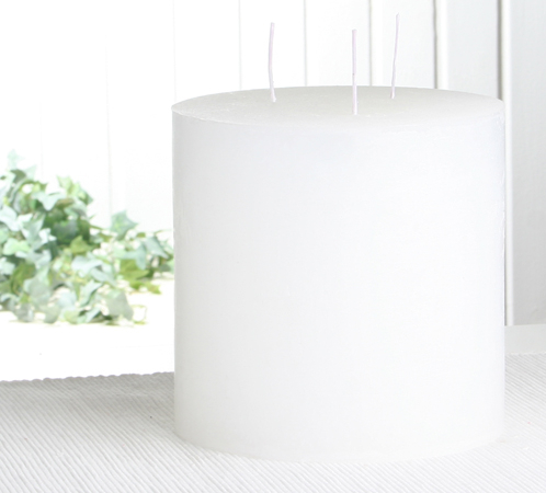 1-B-Ware!!! Rustik-Dreidochtkerze, 15 x 15 cm Ø, weiß-gelblich-verfärbt (Fehlfarbe)