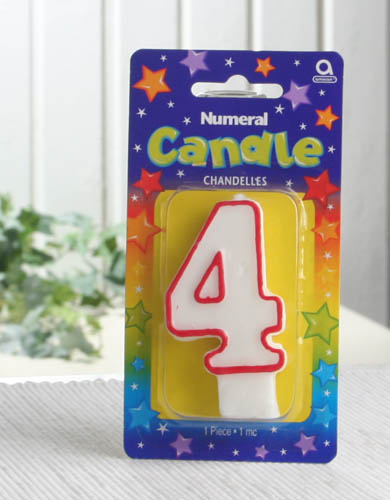 Geburtstagskerze / Zahlenkerze (weiß-rot), ca. 7,5 cm hoch, "4"