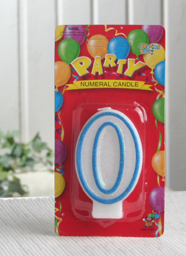 Geburtstagskerze / Zahlenkerze (weiß-blau), ca. 7,5 cm hoch, "0"