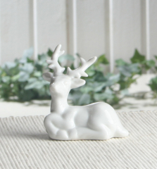 Keramik-Hirsch, liegend, weiß