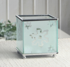 Würfel-Teelichthalter "Schneeflocke", Milchglas/Plastik, ca. 7,5 x 8 cm