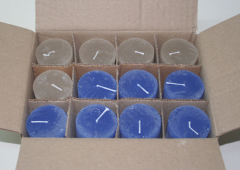 Posten 644: 1-B-Ware, 12 x Rustik-Kerzen 8 x 5 cm Ø, blau-sand