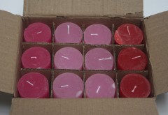 Posten 729: 1-B-Ware, 12 x Rustik-Kerzen 8 x 5 cm Ø, rot-rosa-pink
